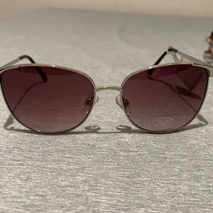 Oscar women’s sunglasses NWT